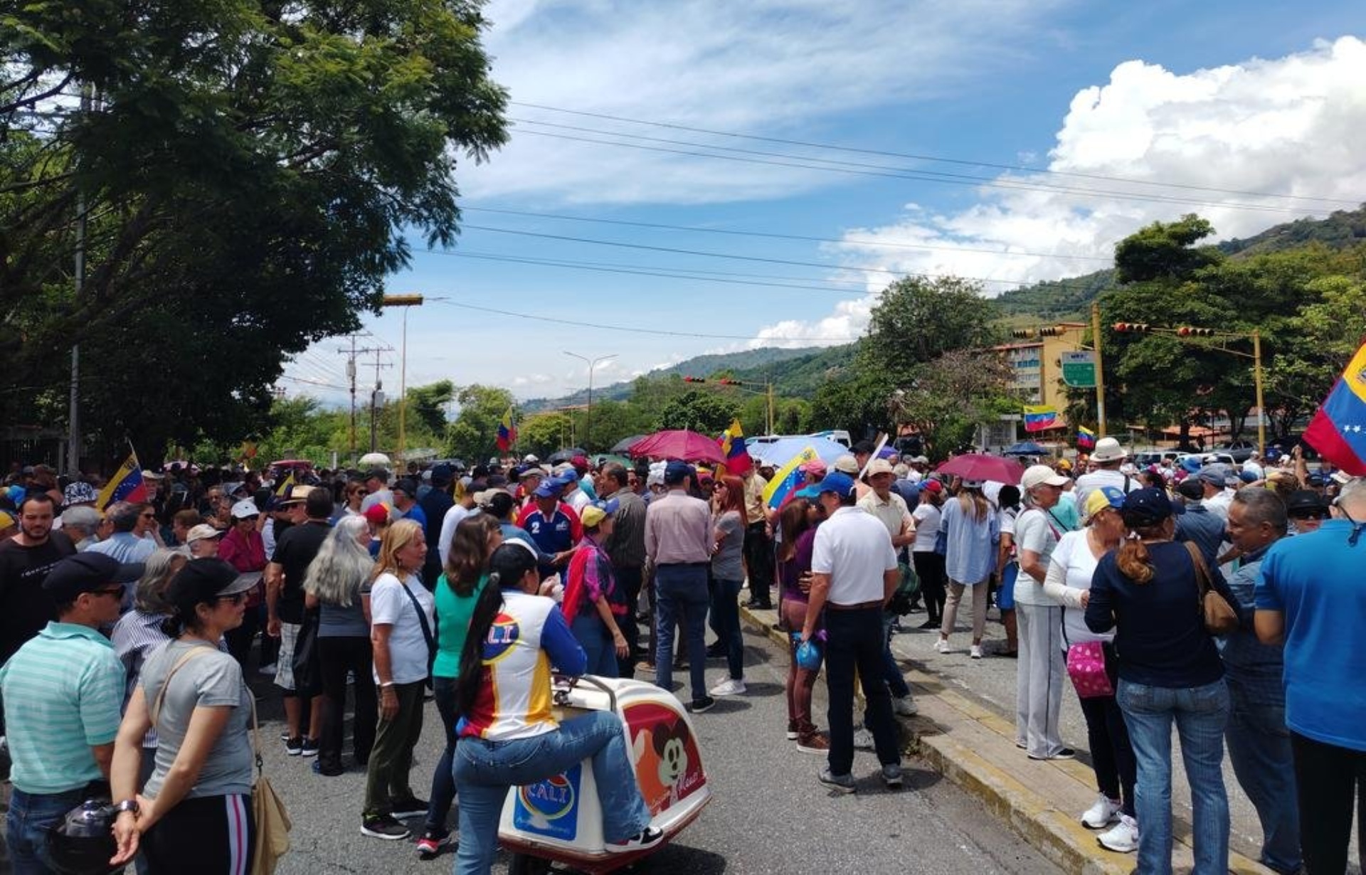 Venezolanos cumplieron con el enjambre, la protesta que convocó María Corina Machado