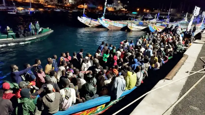 la determinación de un hombre de llegar desde África a las Islas Canarias