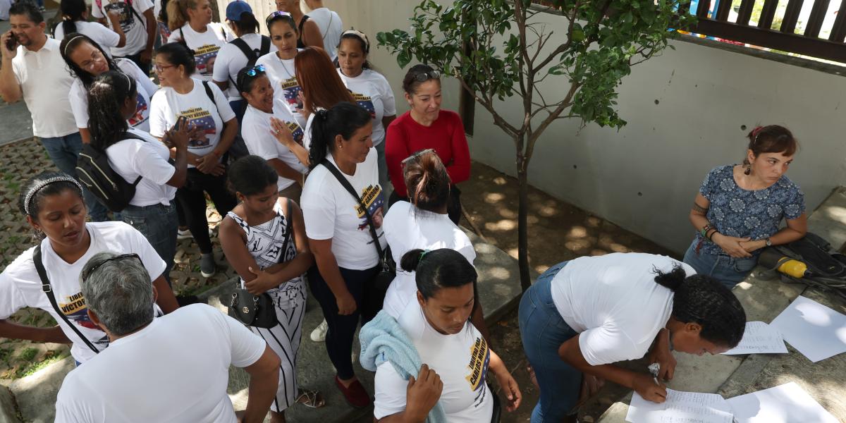 Golpeados, enjuiciados y sin defensa: la realidad de los menores de edad detenidos por protestar contra Maduro