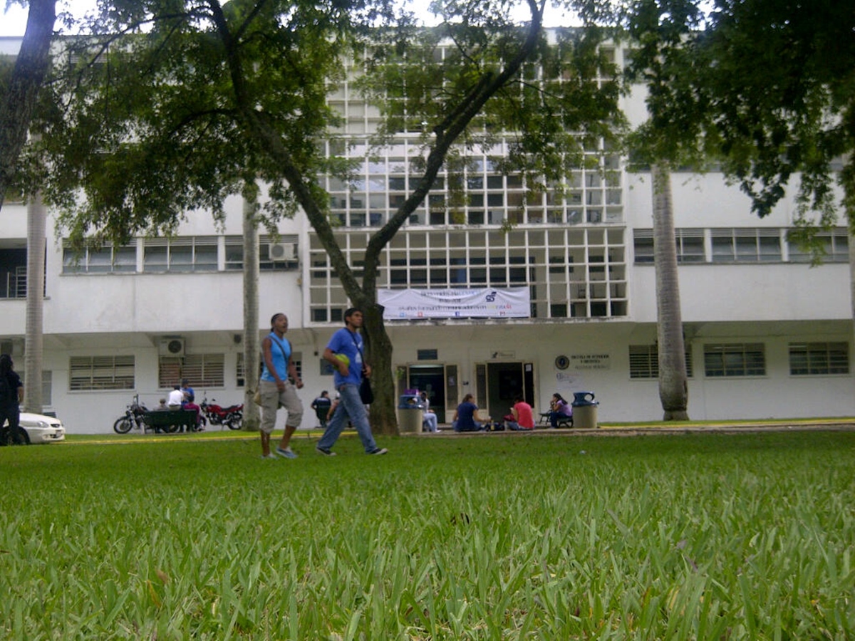 Profesores rechazan intento de detención de estudiante en la UCV