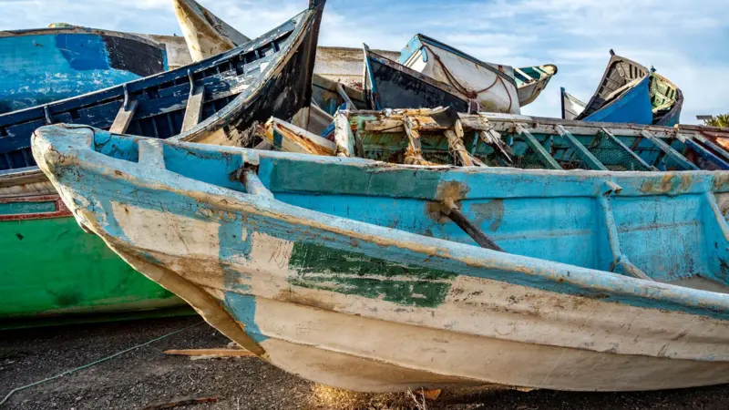 la determinación de un hombre de llegar desde África a las Islas Canarias