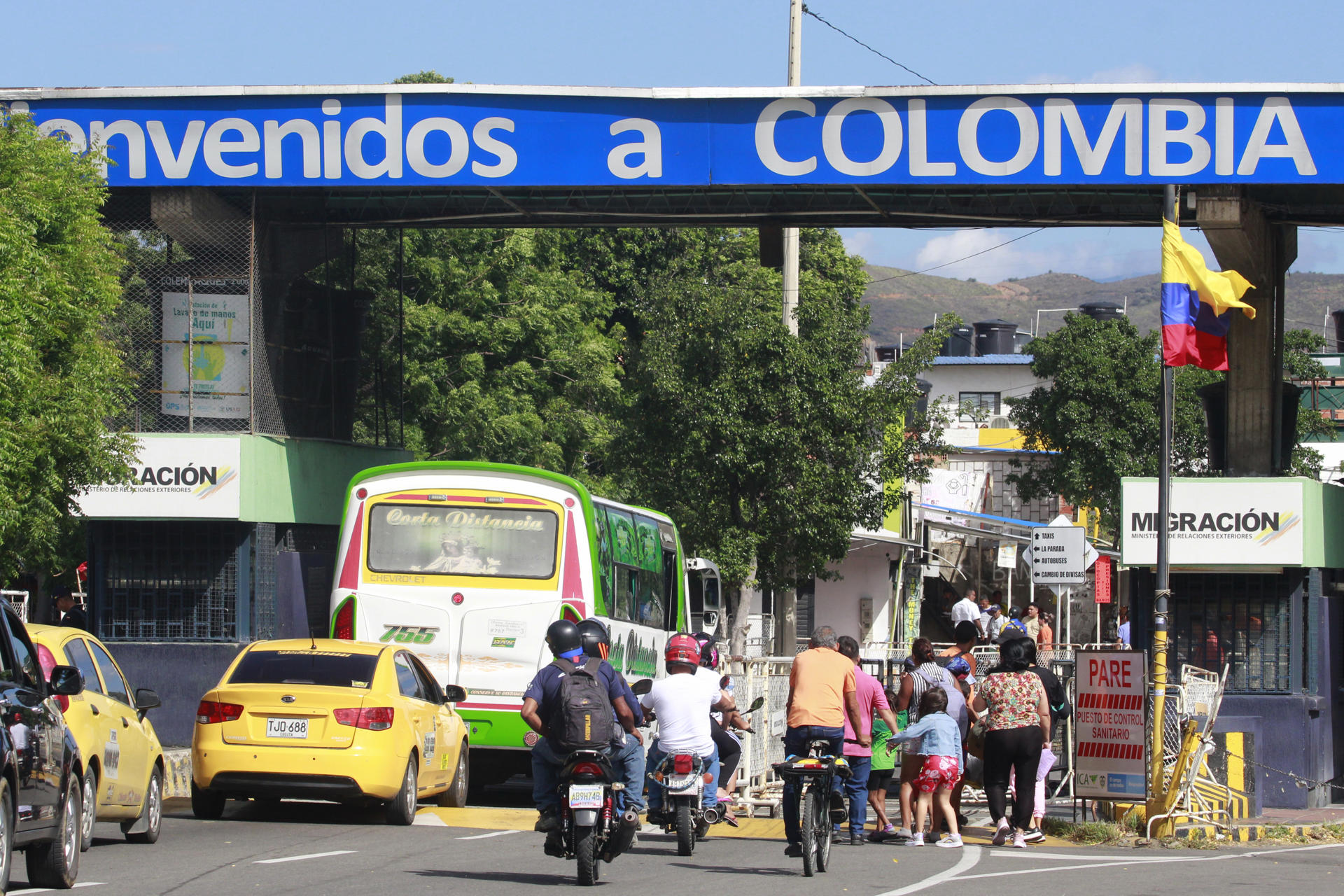 Venezolanos con pasaporte vencido pueden ingresar al país por la frontera con Colombia