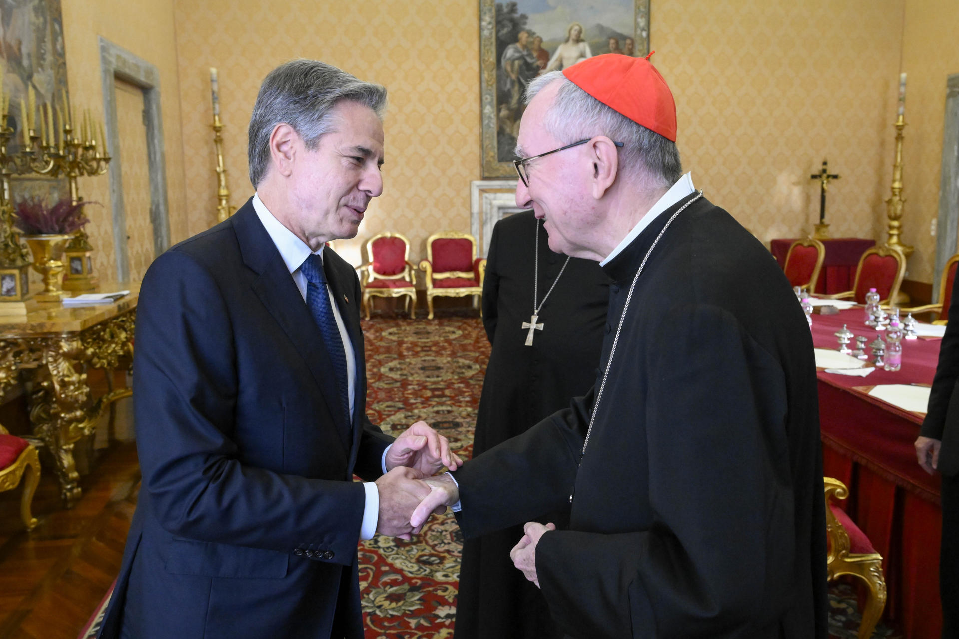 El secretario de Estado vaticano, Pietro Parolin se reúne con el secretario de Estado estadounidense, Anthony Blinken