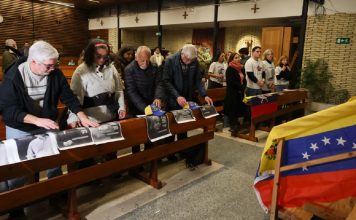 Familiares de presos políticos piden su liberación con una vigilia en Madrid