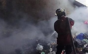 Hallan cadáver calcinado durante incendio en basurero en Caracas