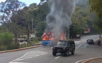 Explosión de vehículo en la USB causa alarma entre estudiantes y profesores