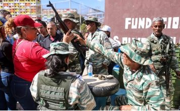 ¿Qué busca el gobierno de Maduro con la entrega de armas a empleados públicos?