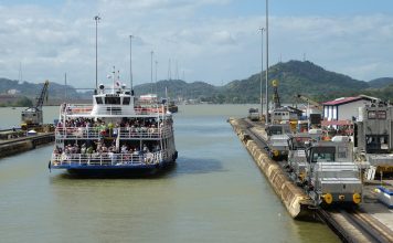 ¿Quiénes controlan los puertos que rodean el Canal de Panamá?