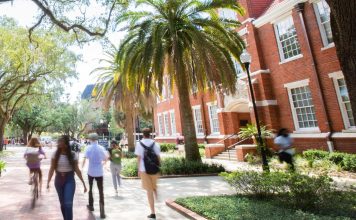 Florida podría restringir el acceso de migrantes a escuelas y universidades públicas