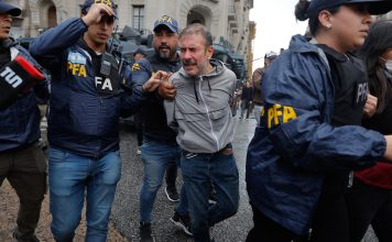 Sube a 103 cifra de detenidos y a 20 la de heridos en protesta de jubilados argentinos