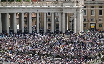 Unas 200.000 personas asistieron a la misa de inicio de pontificado de León XIV