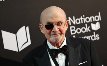 Autor del ataque a Salman Rushdie fue condenado a 25 años de cárcel