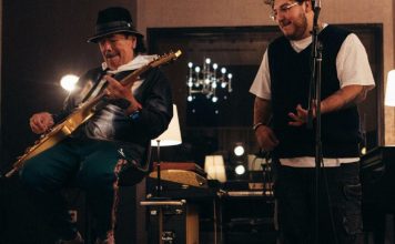 Carlos Santana vuelve a lo mexicano junto a Grupo Frontera en “Me retiro”