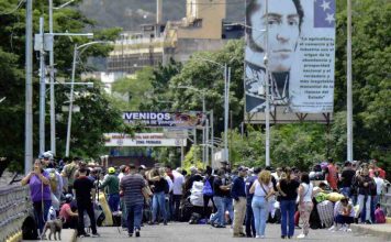 Cierre del Puente Internacional Simón Bolívar deja varadas a personas en frontera colombovenezolana antes de las elecciones