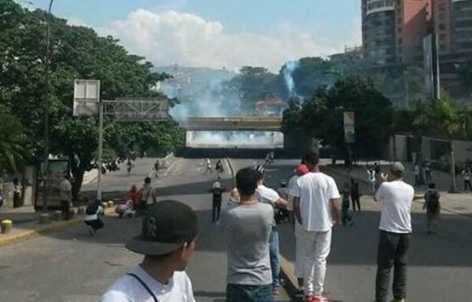 agredieron-tres-periodistas-durante-cobertura-manifestacion-caracas_178557.jpg