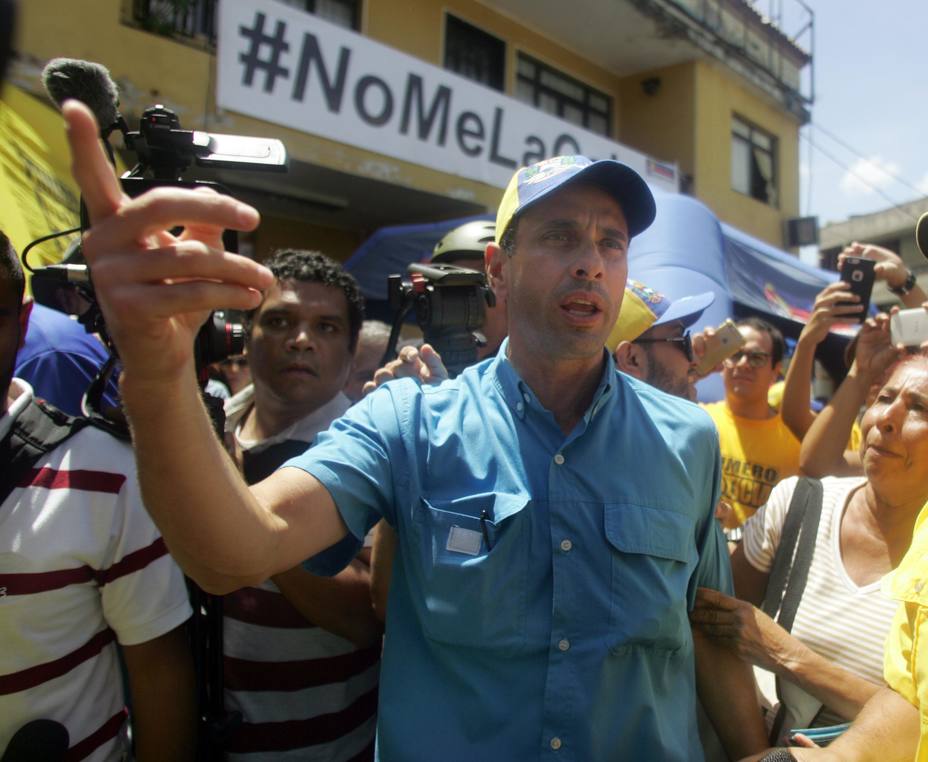 Defensa de Capriles evalúa medidas para revocar inhabilitación