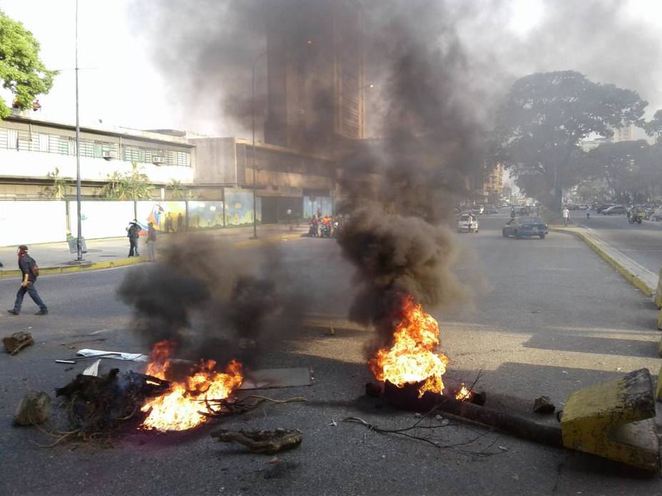 Funcionarios reprimieron manifestación en Valencia