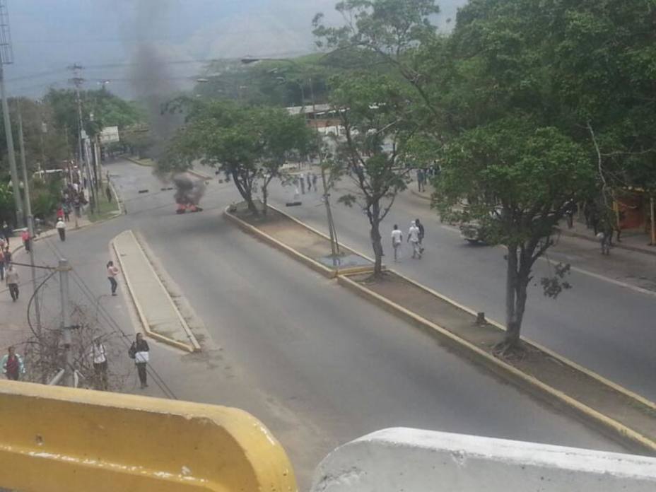 GNB disolvió con bombas lacrimógenas protesta en Puente Bárbula