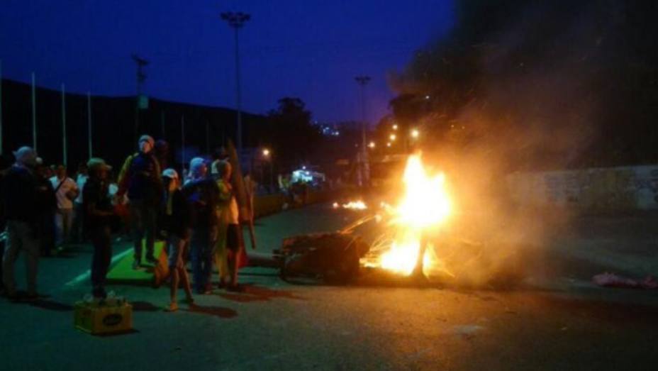 GNB reprimió protesta en Carrizal la noche de este miércoles