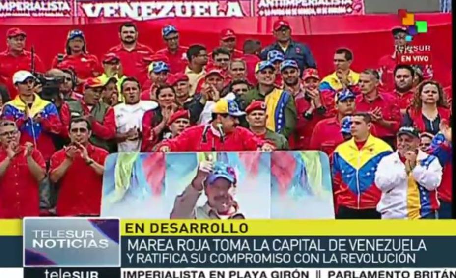 Maduro encabeza marcha oficialista cantando en la avenida Bolívar