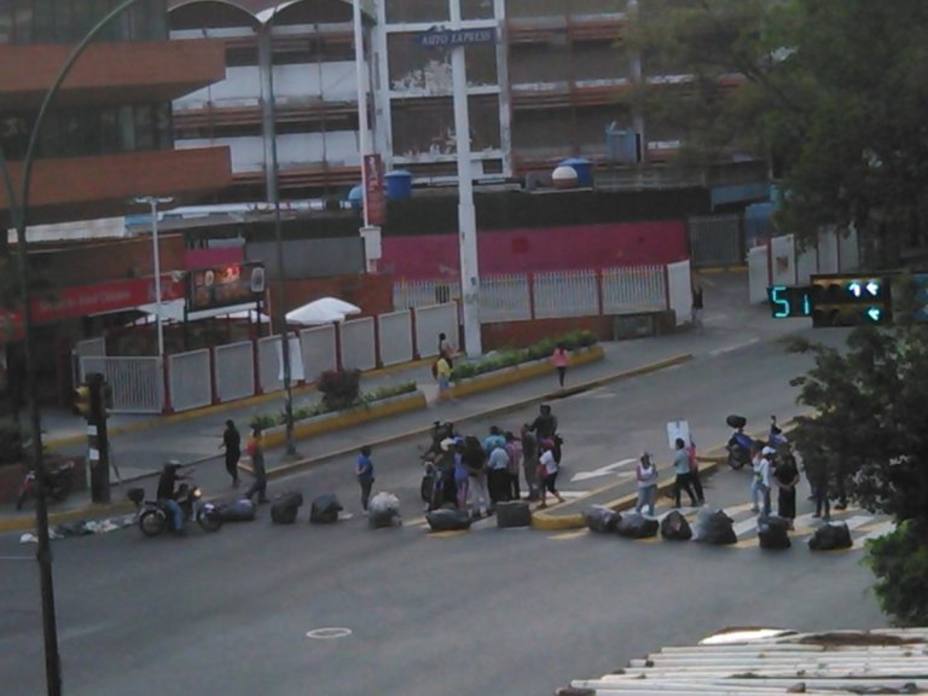 manifestantes-cerraron-paso-los-ruices_113795.jpg