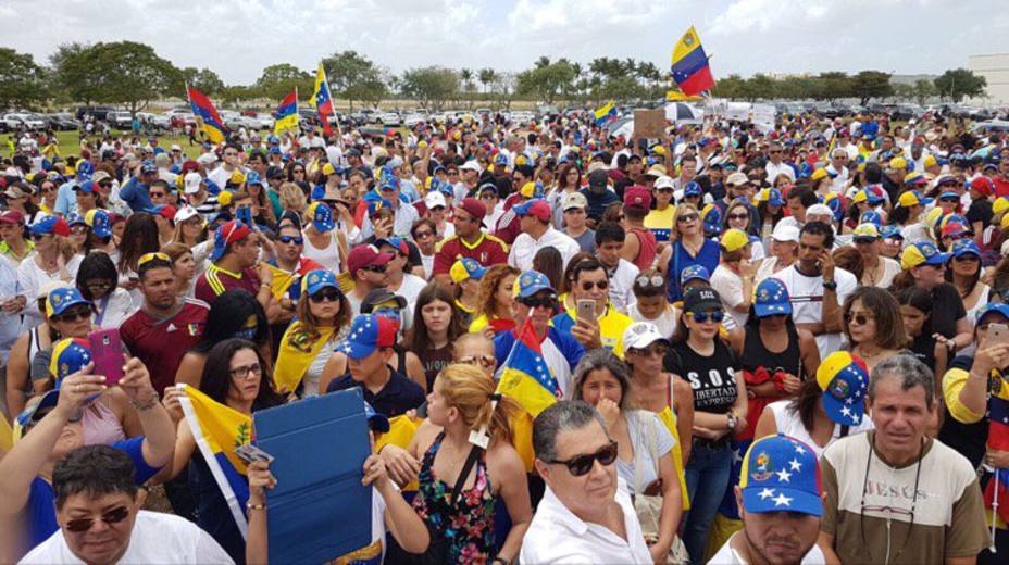 Miami se vistió de tricolor en protesta contra Maduro