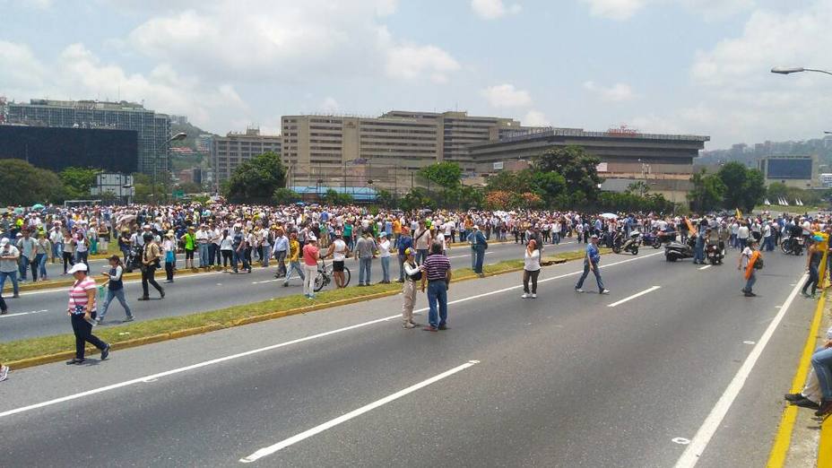 Opositores protestaron en la Fajardo a la altura de La Carlota