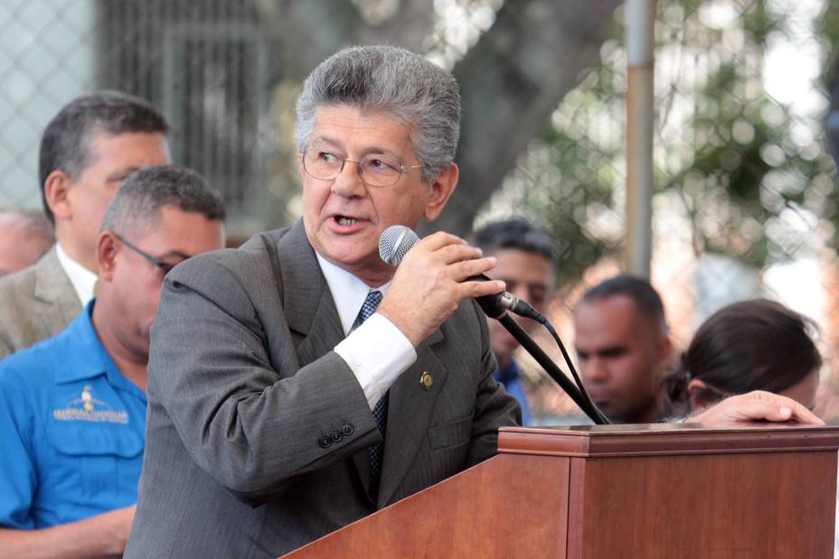 Ramos Allup: «Las armas del ejército están en manos de hampones»