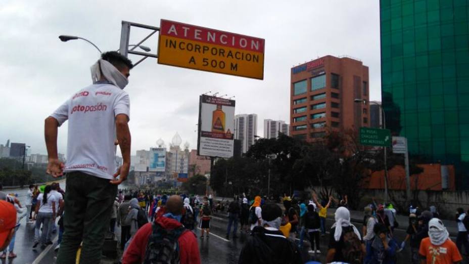 Reabrieron el paso en la Francisco Fajardo tras represión a manifestantes