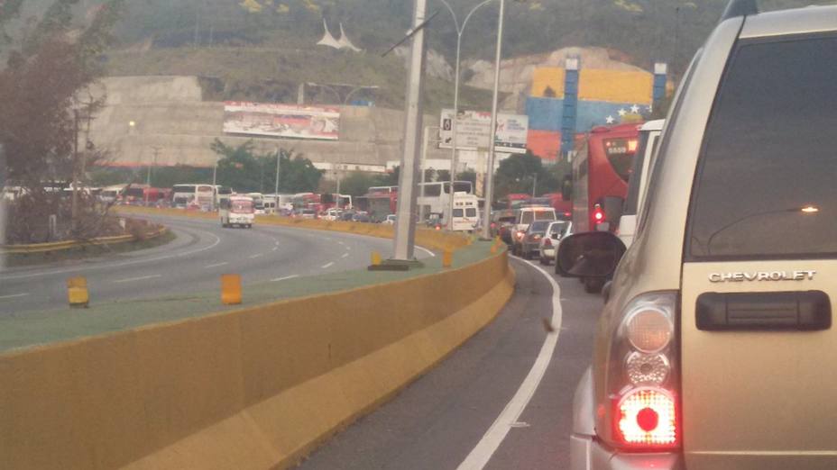 Restringen el paso en la Gran Mariscal de Ayacucho