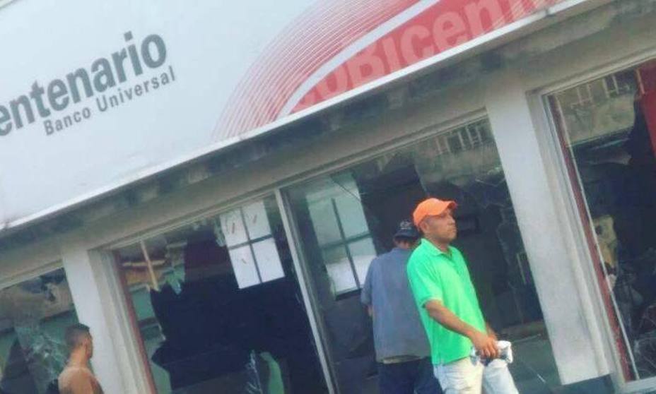 Vándalos causan destrozos en Banco Bicentenario en municipio de Barinas