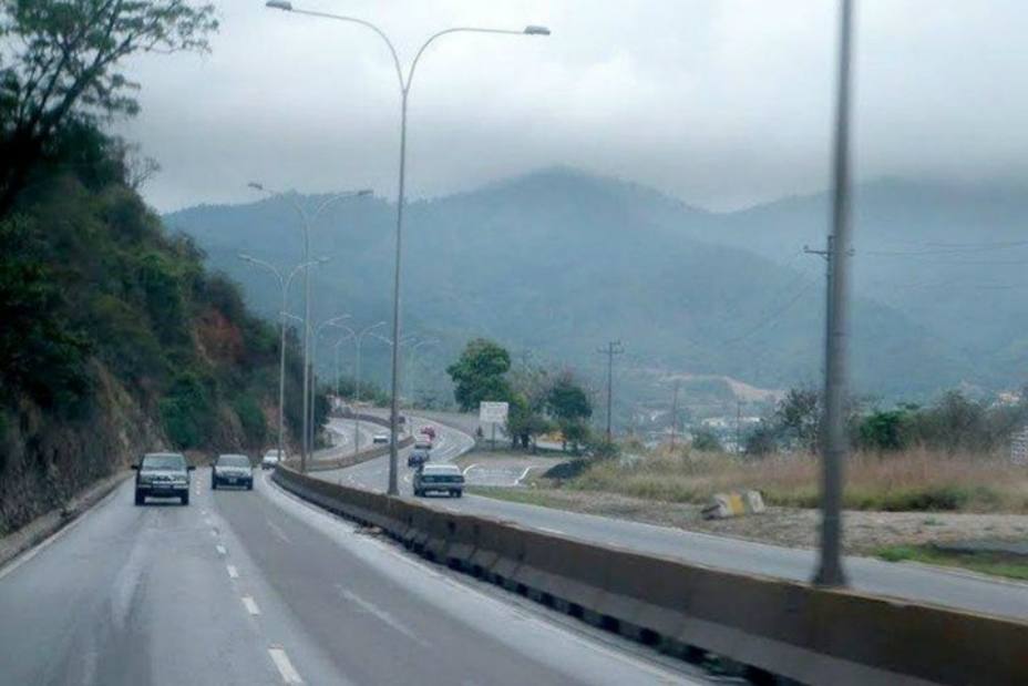 vias-acceso-caracas-amanecieron-despejadas_178050.jpg