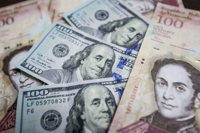Por primera vez en la historia sueldo venezolano toca suelo: 2 dólares