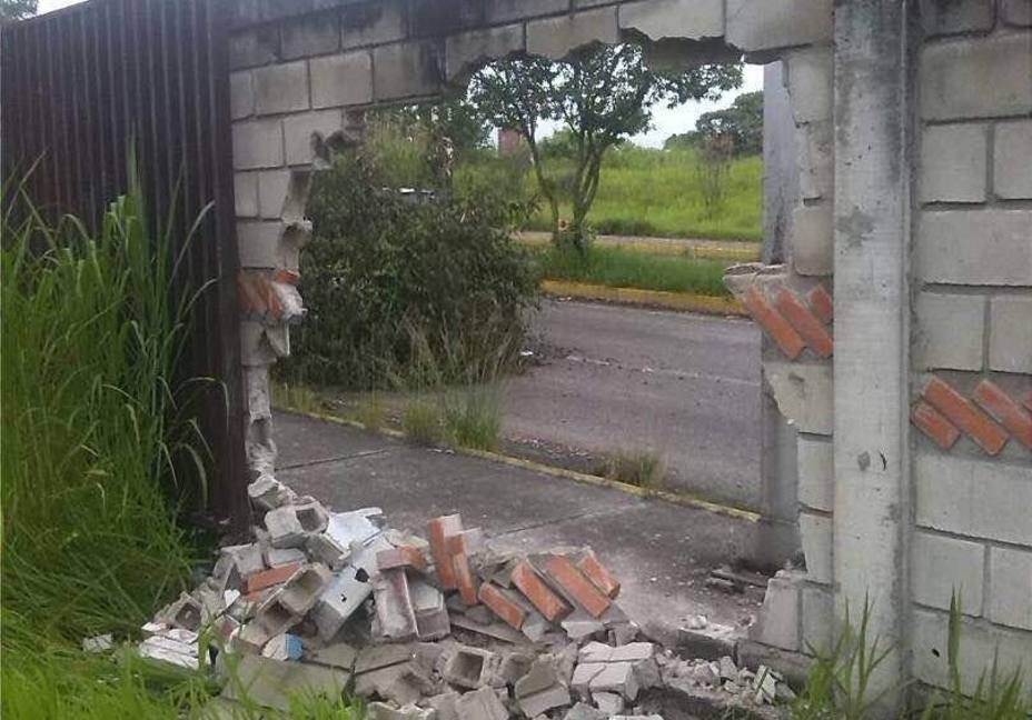 Derribaron nuevamente el muro perimetral de la ULA en Táchira