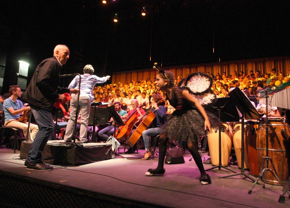 La avispa brava vuela y baila con una moraleja