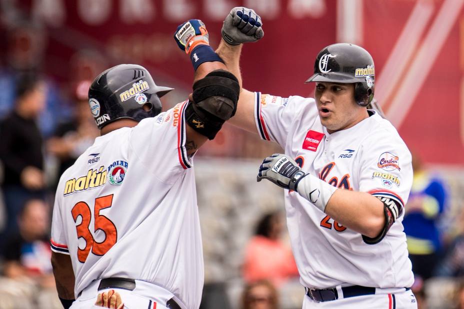 Caribes propinó paliza en su primer triunfo de la Serie del Caribe