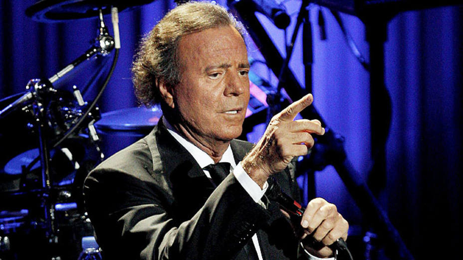 Julio Iglesias rompe su silencio en las redes por la muerte de su suegra