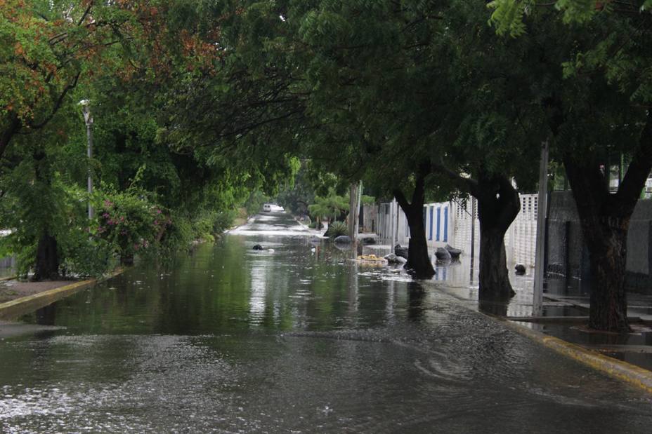 parroquia-cecilio-acosta-maracaibo-amanecio-inundada-por-las-lluvias_253770.jpg