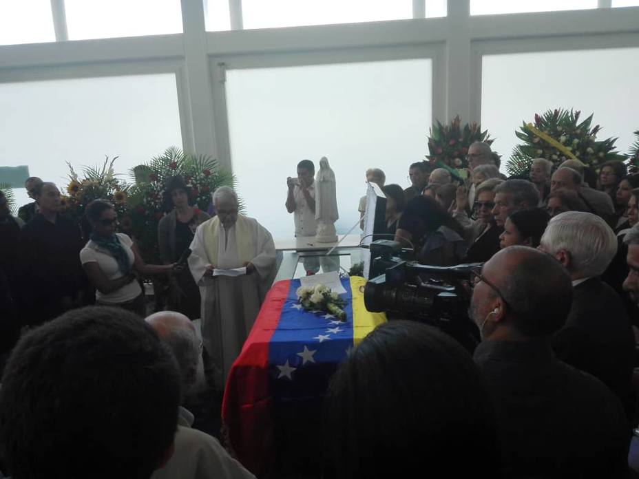 con-sentido-homenaje-despidieron-teodoro-petkoff_258480.jpg