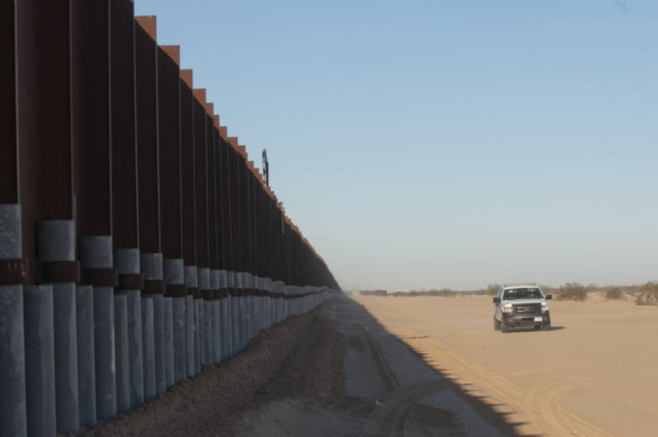 Hombre en Florida recauda fondos para financiar el muro de Trump