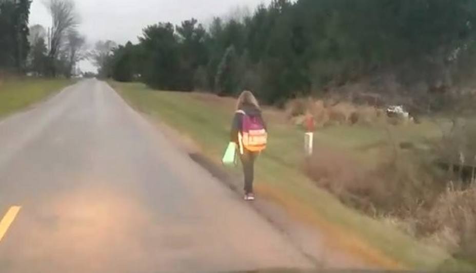 padre-obligo-hija-caminar-hasta-escuela-por-hacer-bullying_262424.jpg