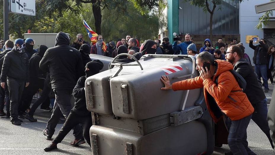 periodista-fue-agredido-brutalmente-durante-protestas-barcelona_264091.jpg