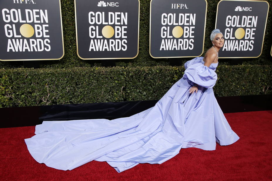 Este fue el vestido de Lady Gaga en la alfombra roja de los Globos de Oro