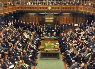 Parlamento británico migrantes