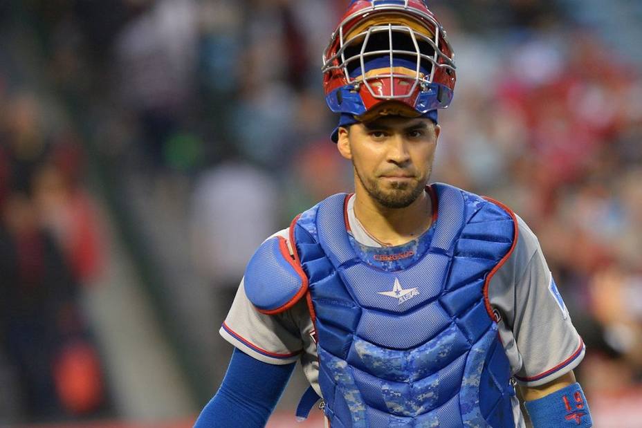 Robinson Chirinos cumple con el bate y ayuda como catcher