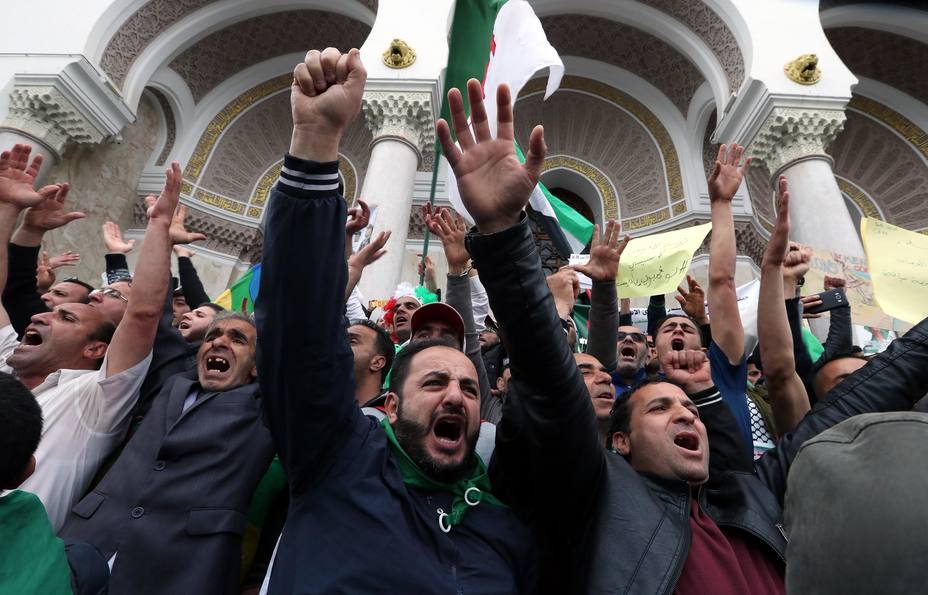 parlamento-senado-argelinos-confirmaran-martes-renuncia-bouteflika_278097.jpg