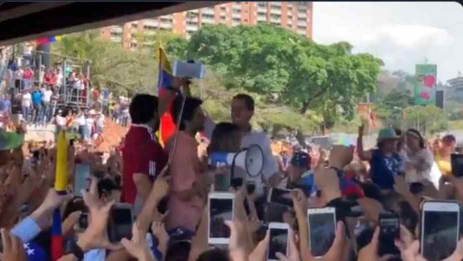 Ciudadanos recibieron a Guaidó en Santa Fe