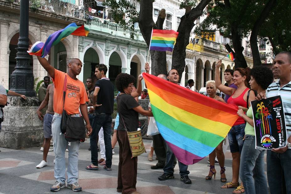 Crisis económica lleva a Cuba a cancelar su desfile anual del orgullo gay