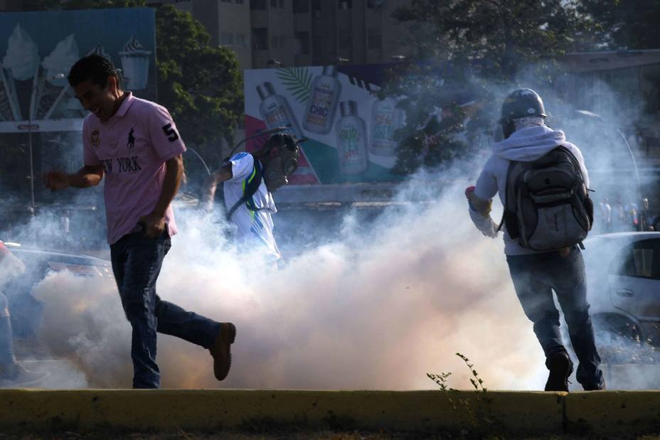 PNB dispersa manifestación en Santa Mónica con gases lacrimógenos