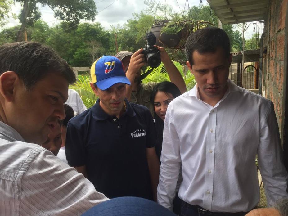 guaido-recorrio-los-valles-del-tuy-con-henrique-capriles_284724.jpg
